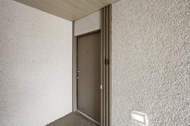 Building Photo - 3106 E 27th Ave