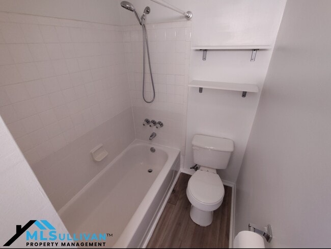 Building Photo - 220 Elizabeth St