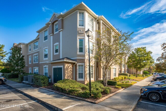 Building Photo - 7990 Baymeadows Rd