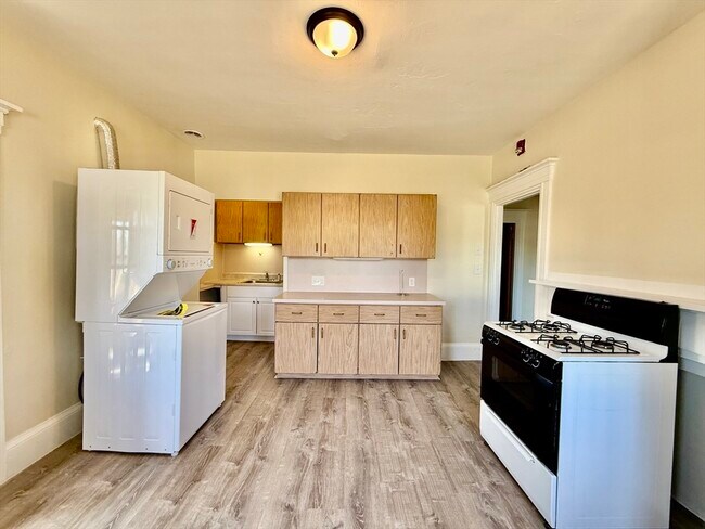 Building Photo - 84 Pearl St