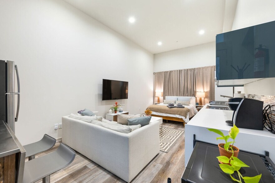 Building Photo - 3615 2nd Ave NW