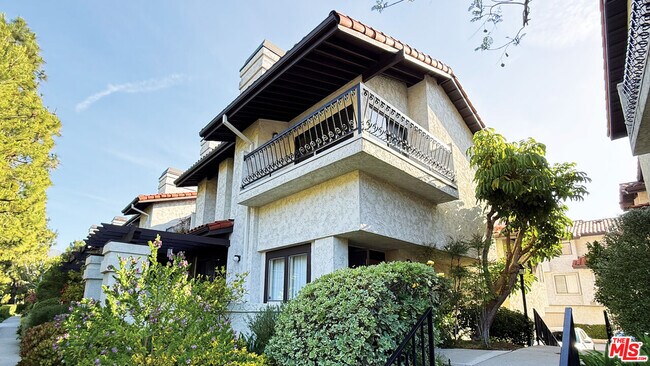 Primary Photo - 1488 Palisades Dr