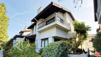 Building Photo - 1488 Palisades Dr
