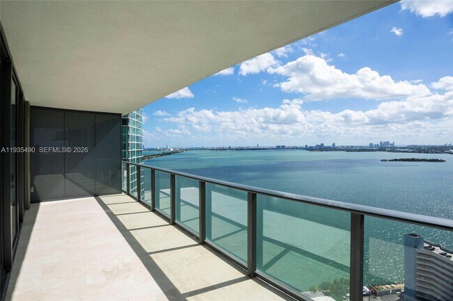 Building Photo - 650 NE 32nd St