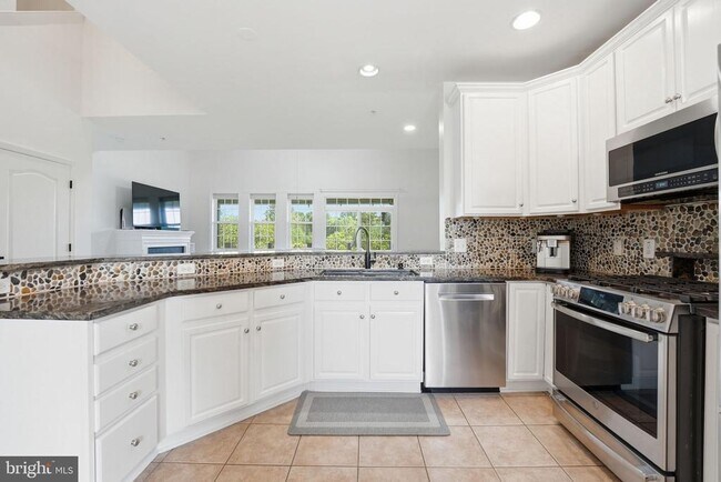 Building Photo - 13940 Greendale Dr