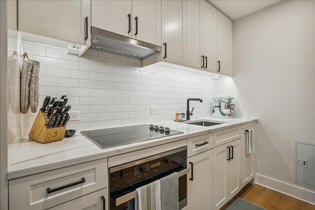 Building Photo - Fabulous 1 Bed/1 Bath condo at The Avidian in Navy Yard!
