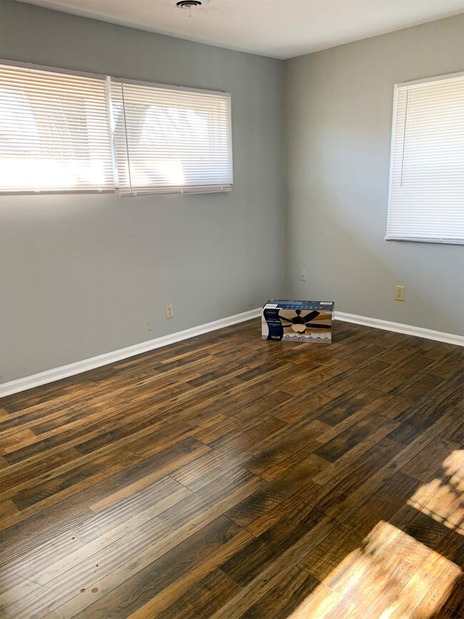 Building Photo - 1405 Crocus Ln