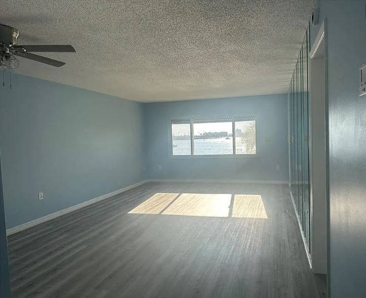 Building Photo - 4525 Cove Cir