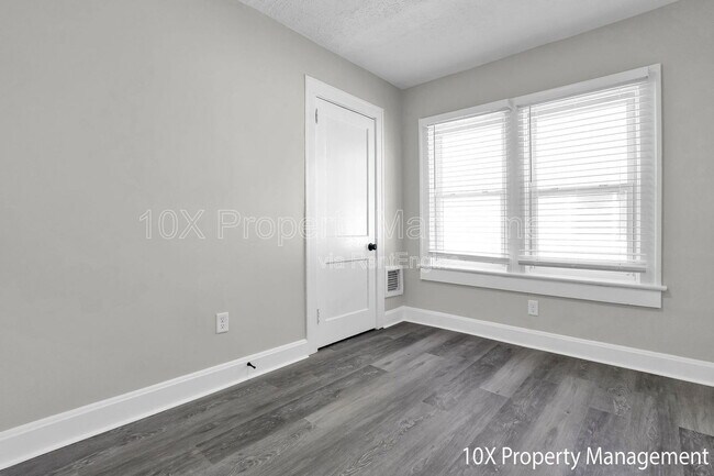 Building Photo - 70 N Powell Ave