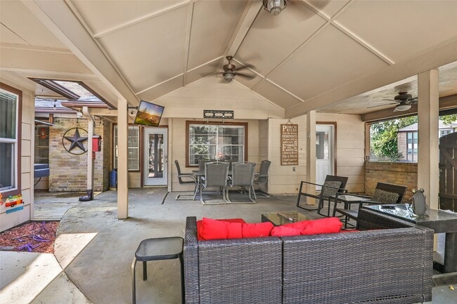 Building Photo - 19610 Forest Fern Dr