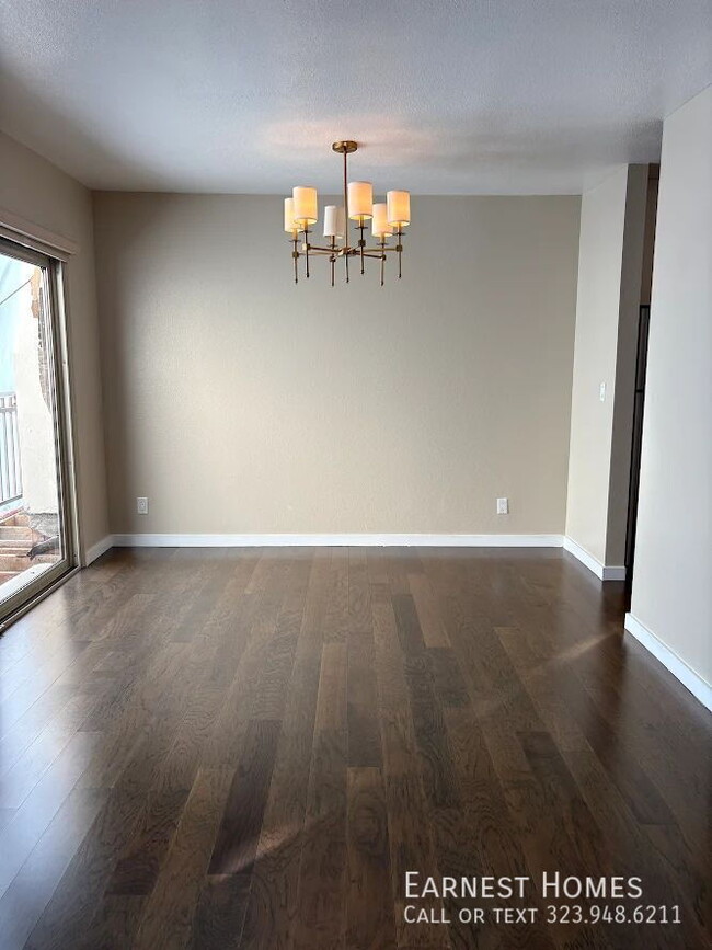 Building Photo - 141 S Clark Dr