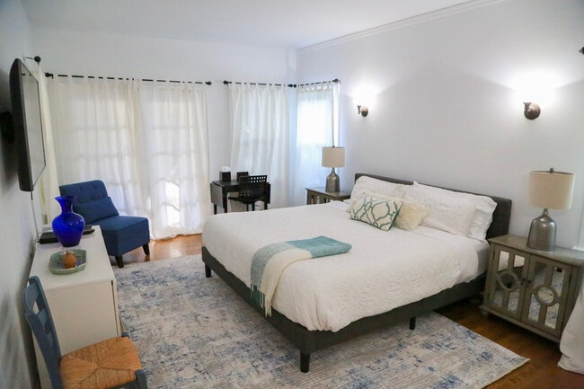 Master bedroom, king size bed - 601 S Sweetzer Ave