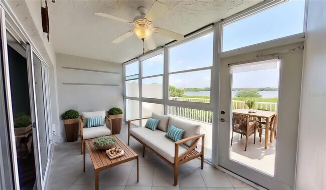 Building Photo - 6495 Shoreline Dr