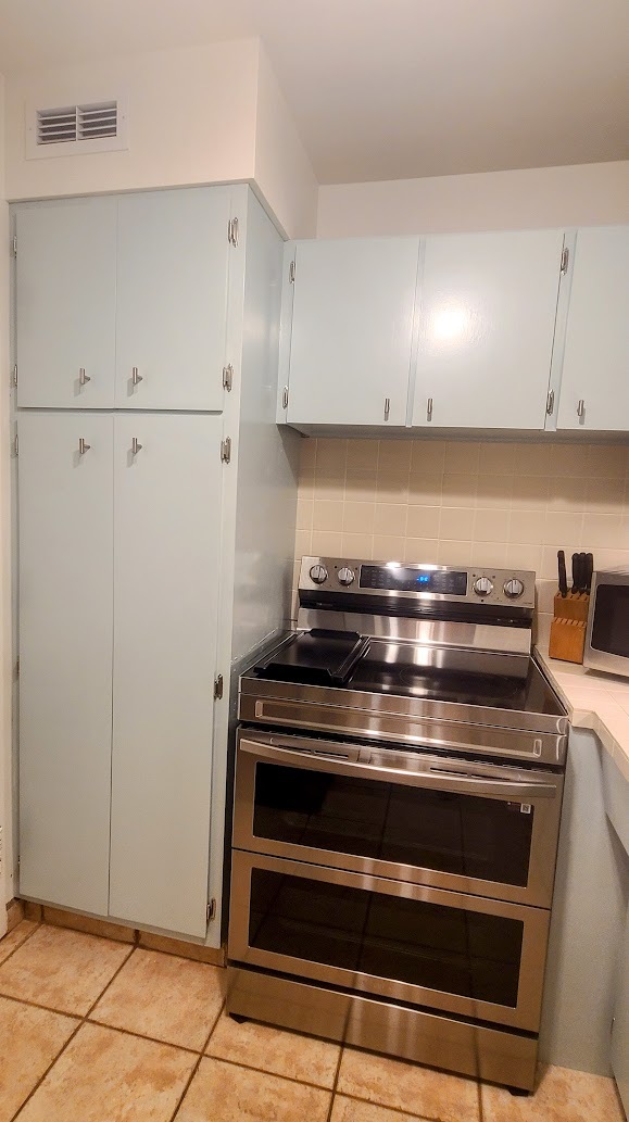 New stainless steel electric stove with dual-fuel oven with proofer, dehydrator, & air fryer option. - 3 Island Ave