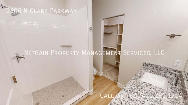 Building Photo - 2606 N Clark Pkwy