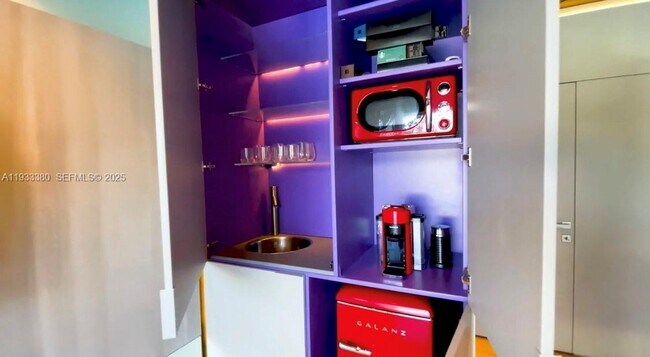 Building Photo - 5255 Collins Ave