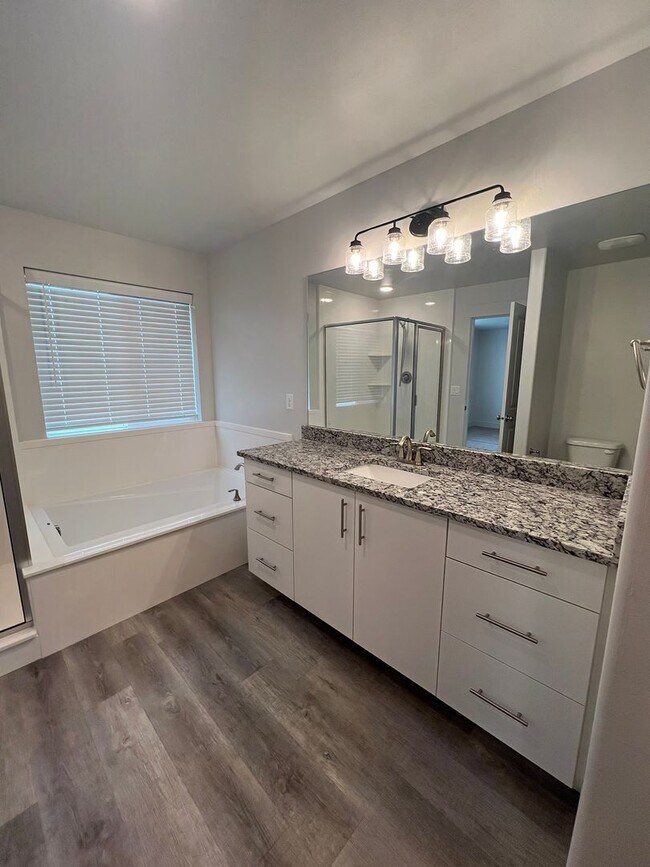 Building Photo - Beautiful 3 Bed, 2.5 Bath Townhome in Summerfield Subdivision | $1,995/month