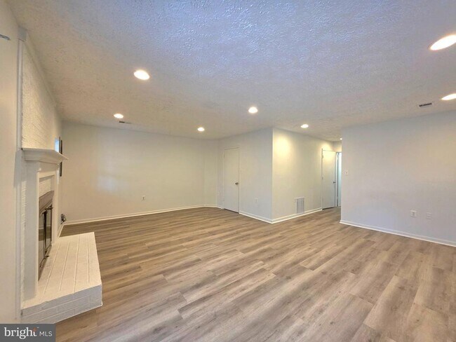 Building Photo - 2520 Doverhill Ct