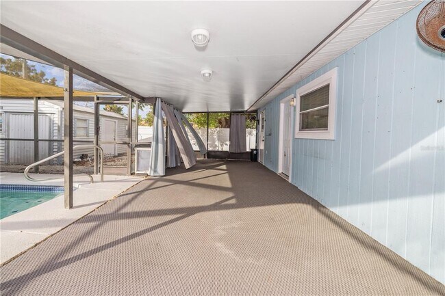 Building Photo - 6001 S Himes Ave