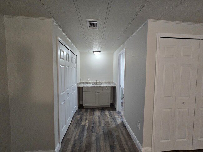 Building Photo - 2875 Bay Ave