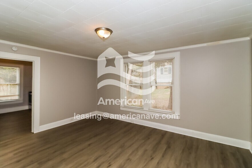 Building Photo - 320 S Cline Ave