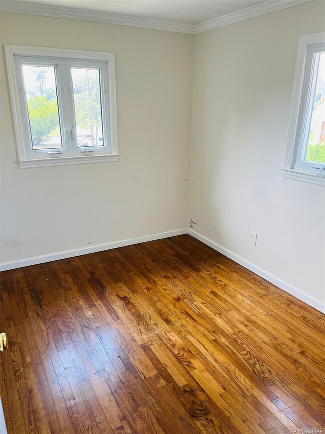 Building Photo - 40 Willets Dr