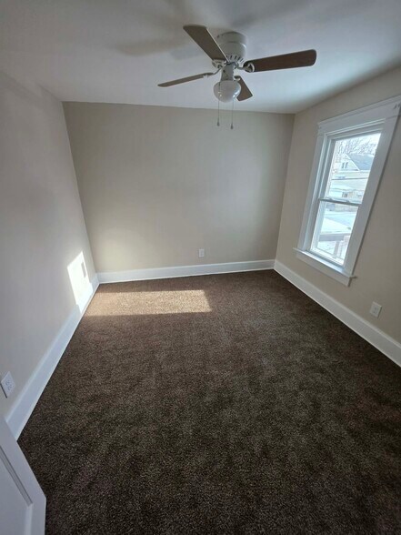 Building Photo - 1056 W 21st St