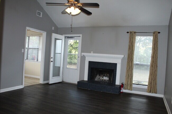 Building Photo - Rental Home