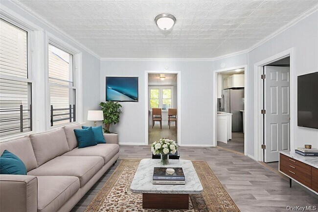 Building Photo - 611 St Lawrence Ave