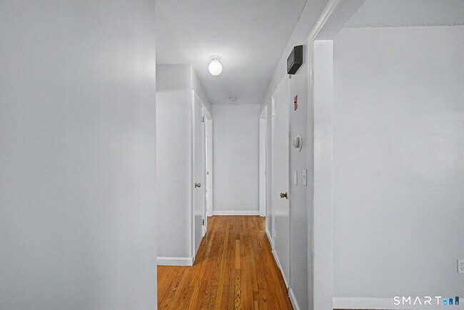 Building Photo - 22 Treat Ave