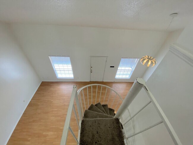 Building Photo - WATERFORD WEST CAMPUS - 4 BEDROOM - $2800