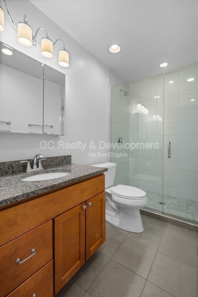 Building Photo - 2130 W Iowa St