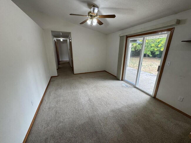Building Photo - Ranch-Style, Milwaukie Home, Large Fenced Yard, Boat or Toy Storage, Gardeners Welcome
