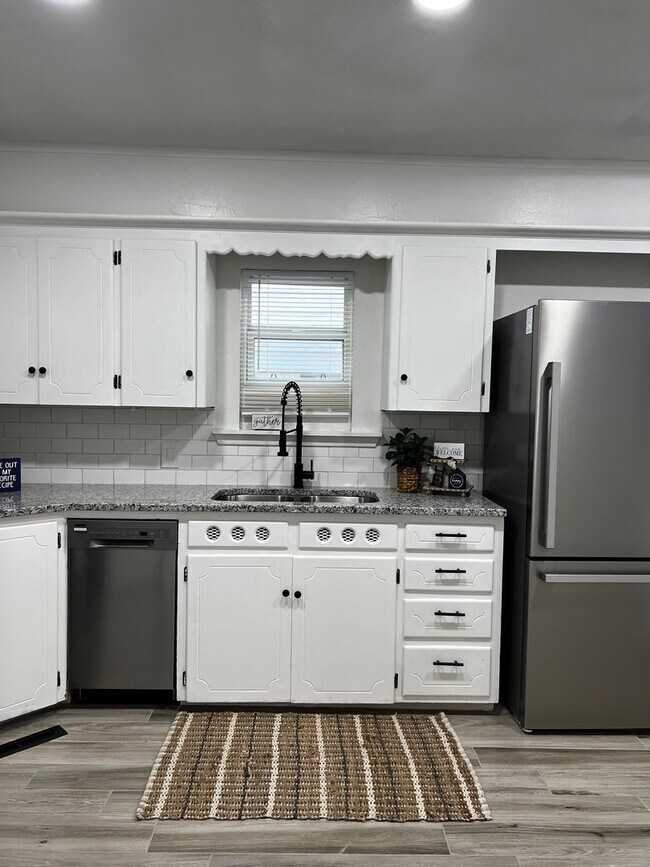 Building Photo - Charming Central OKC/Venice Neighborhood h...