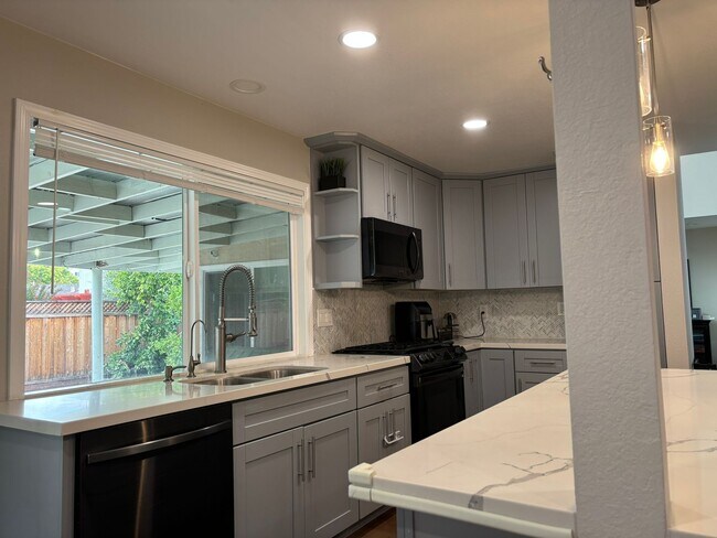 Building Photo - 6311 Benzo Dr