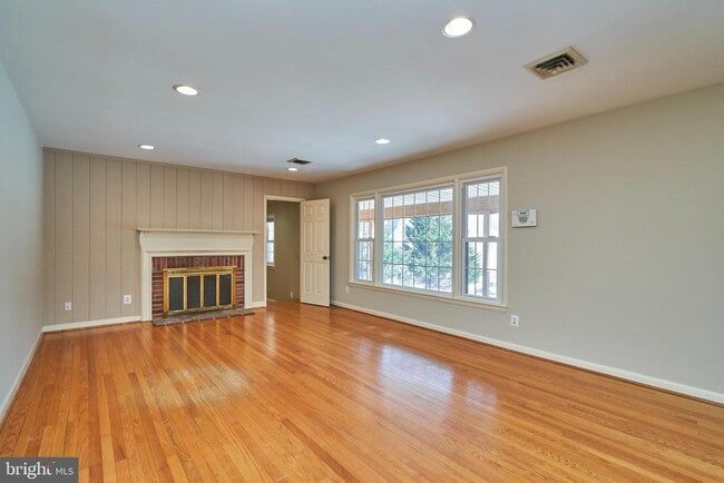 Building Photo - 500 Springvale Rd