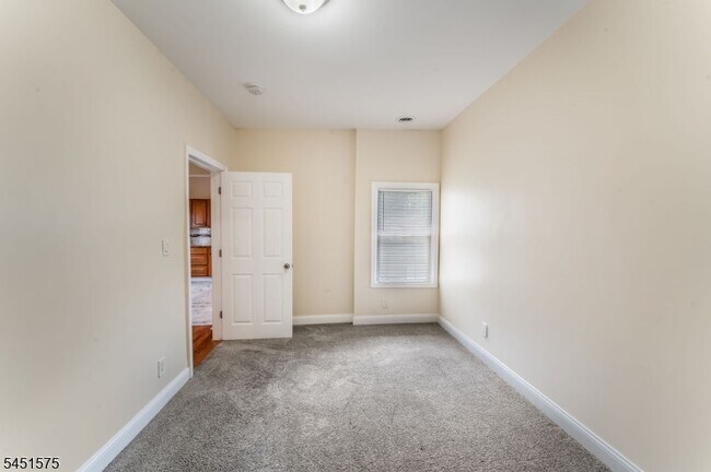 Building Photo - 473 Flagg St
