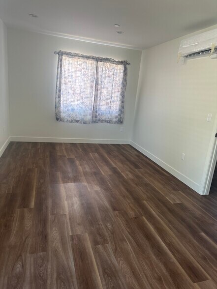 Building Photo - 7333 Kraft Ave