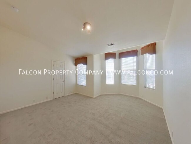 Building Photo - 2274 Saint Paul Dr