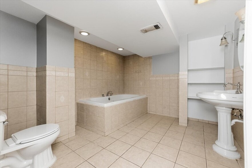 Building Photo - 7117 W Armitage Ave