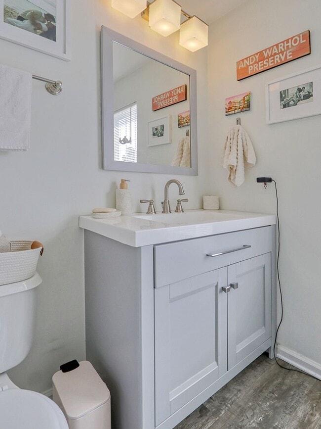 Building Photo - Year-round rental - 4 br 2.5 ba Twin Home in Seabright Village – East of Route 1