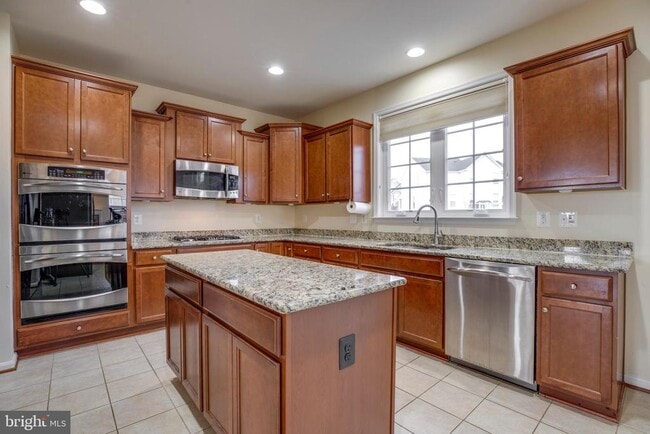 Building Photo - 7536 San Diego Ct