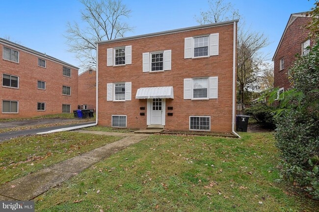 Building Photo - 4023 18th Rd N