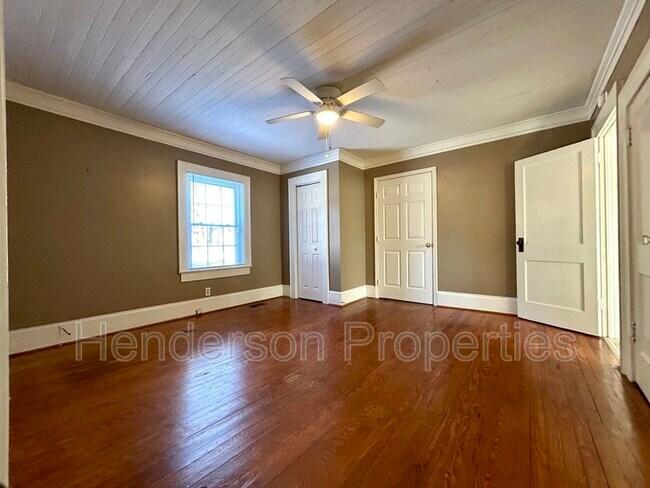 Building Photo - 935 Old Charlotte Rd SW