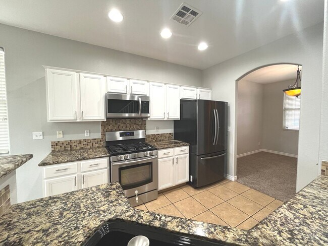 Building Photo - 1847 sq ft, 2 story, 4 Bedroom, 2 1/2 bath, 2 Car Garage home in the Vibrant city of Las Vegas.