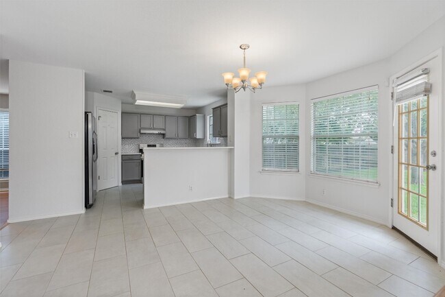 Building Photo - 5017 Cleves St