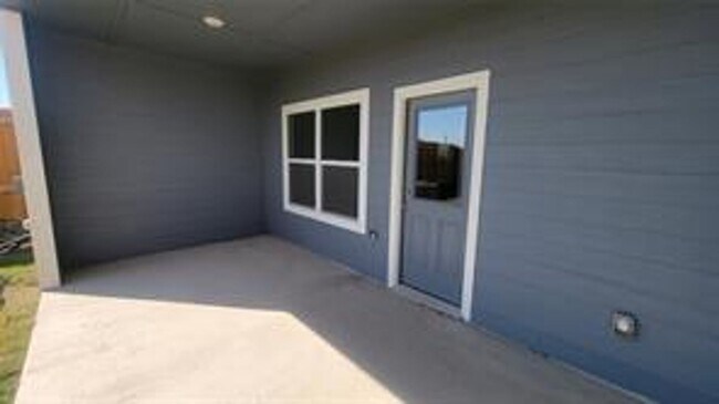 Primary Photo - Stunning and Spacious 3-bed, 2.5-bath new ...