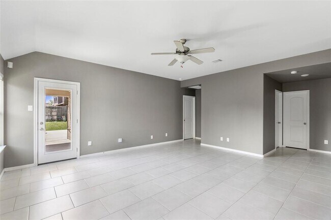 Building Photo - 18115 Van Berkel Ln
