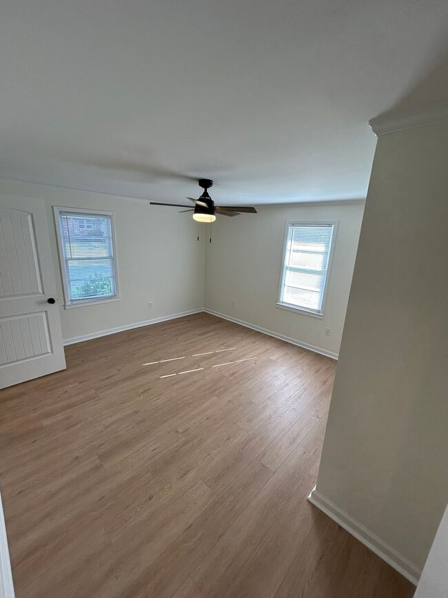 Building Photo - Newly remodeled 4bd/3bath including an att...