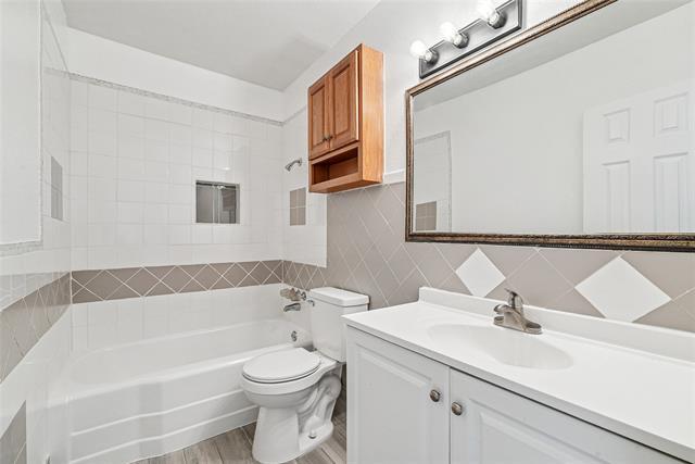 Building Photo - 734 Genoa Ave